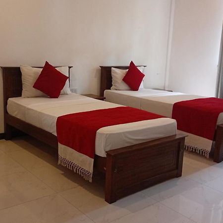 Oyo 278 Hotel Rivelka Kundasale Zewnętrze zdjęcie