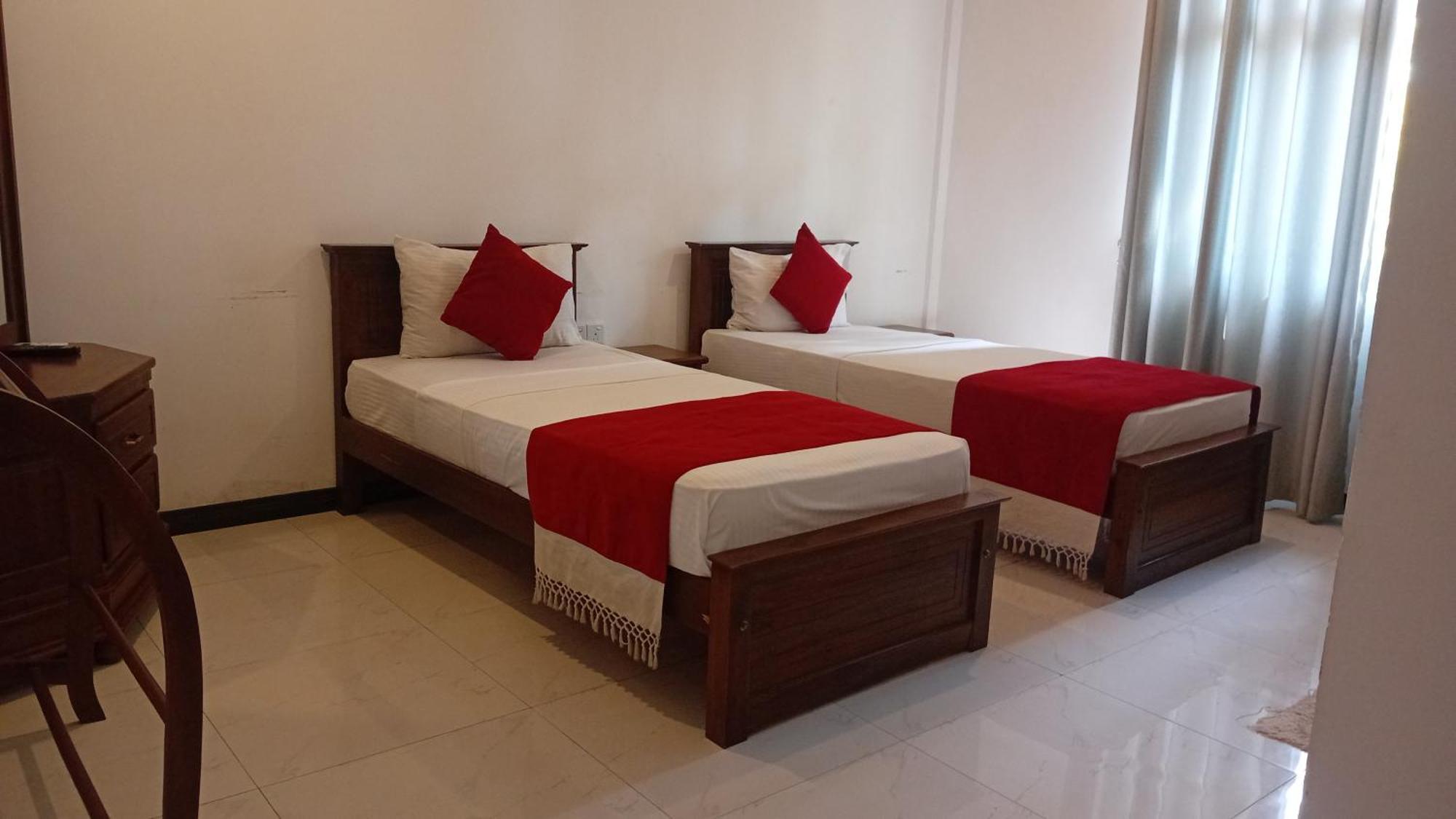 Oyo 278 Hotel Rivelka Kundasale Zewnętrze zdjęcie