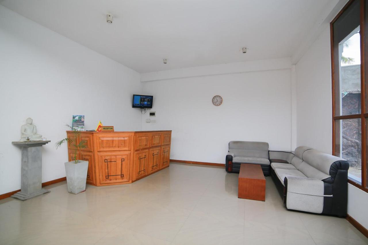 Oyo 278 Hotel Rivelka Kundasale Zewnętrze zdjęcie