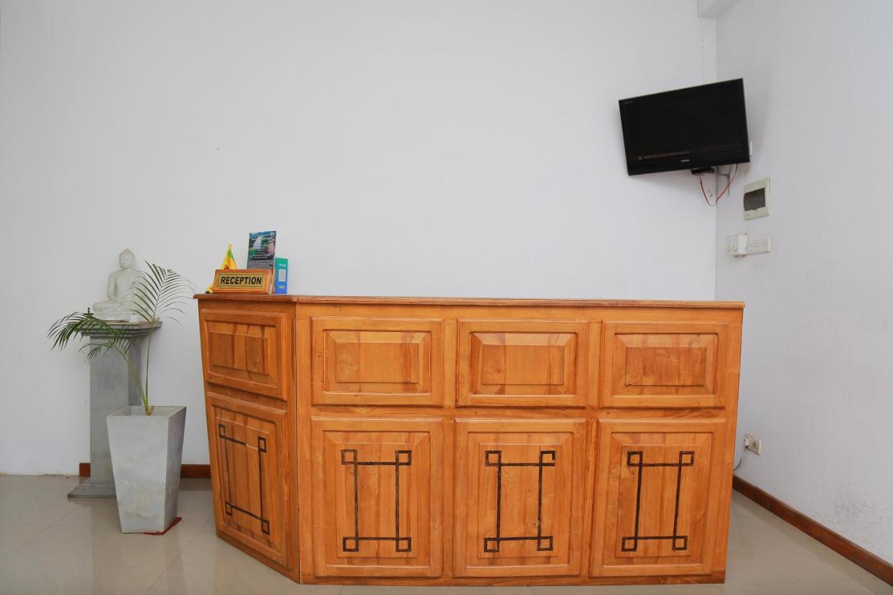 Oyo 278 Hotel Rivelka Kundasale Zewnętrze zdjęcie